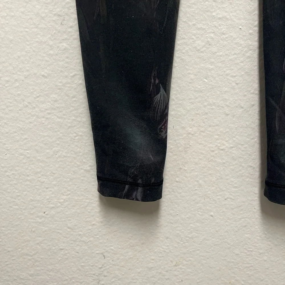Lululemon Women's Black and Purple Leggings